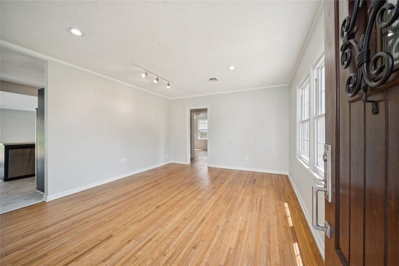 1417 South Quebec Avenue - Photo 2 of 15