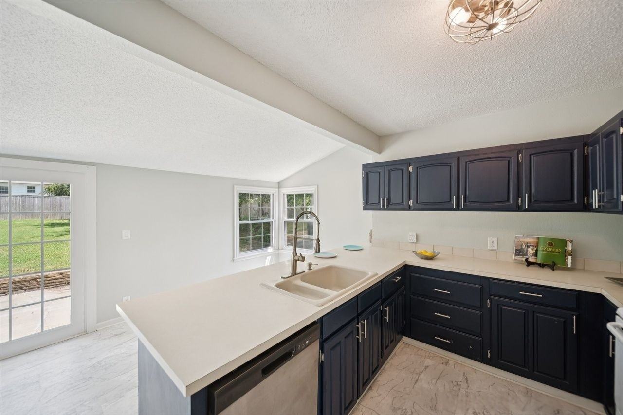 1417 South Quebec Avenue - Photo 5 of 15