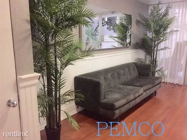 1137 11th St - Photo 2 of 2