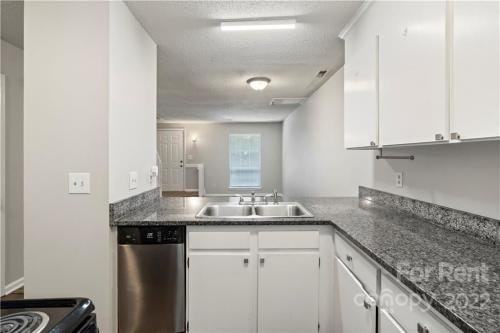 3916 Briarhill Drive, Unit 3916 - Photo 6 of 21