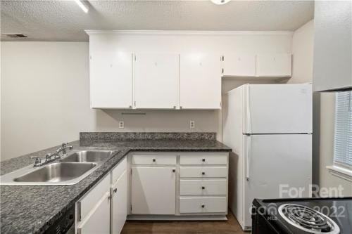 3916 Briarhill Drive, Unit 3916 - Photo 7 of 21