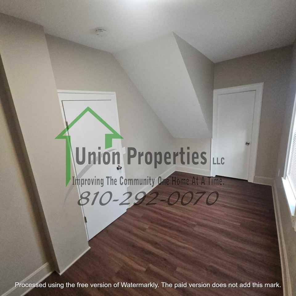 1042 Gillett Street #1 - Photo 7 of 22