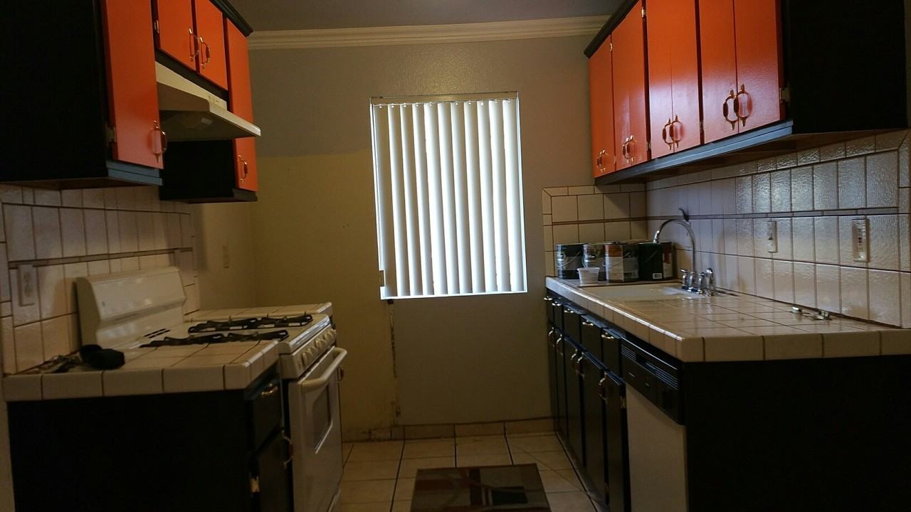 Barragan 6518 Woodman Ave - Photo 4 of 9