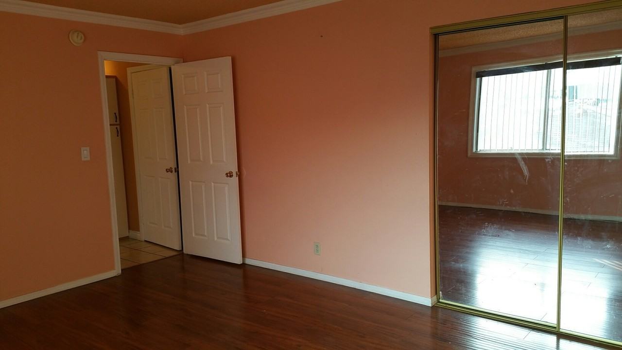 Barragan 6518 Woodman Ave - Photo 7 of 9