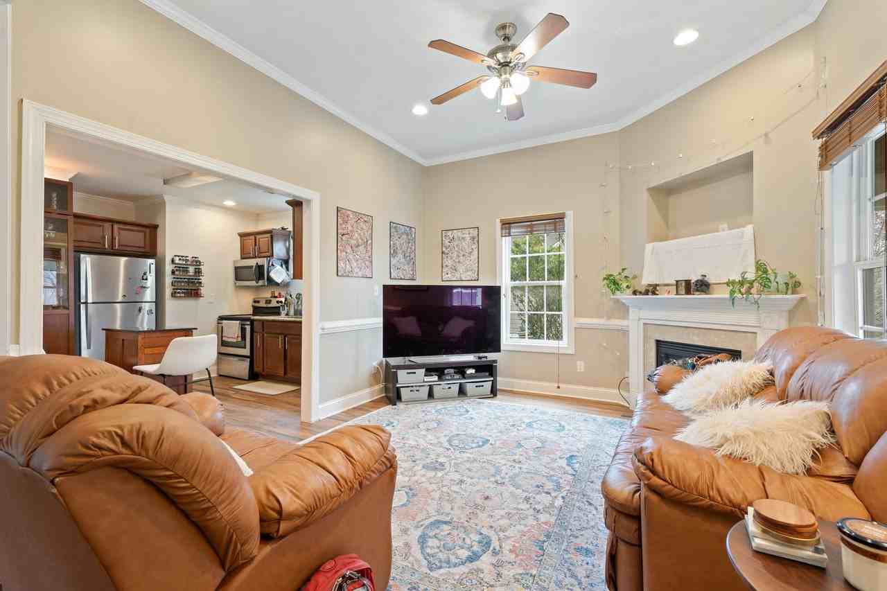 407 East Lenoir Street - Photo 3 of 16