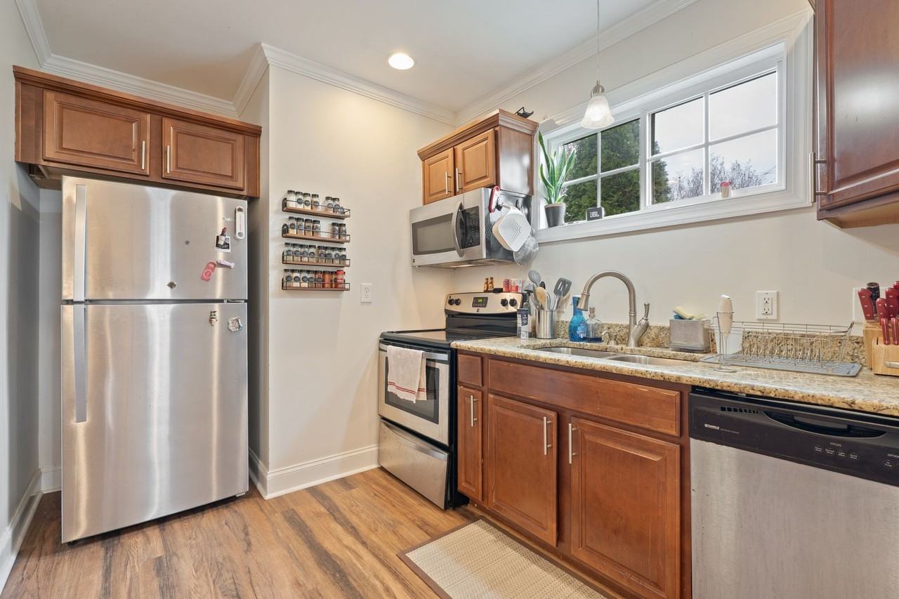 407 East Lenoir Street - Photo 5 of 16