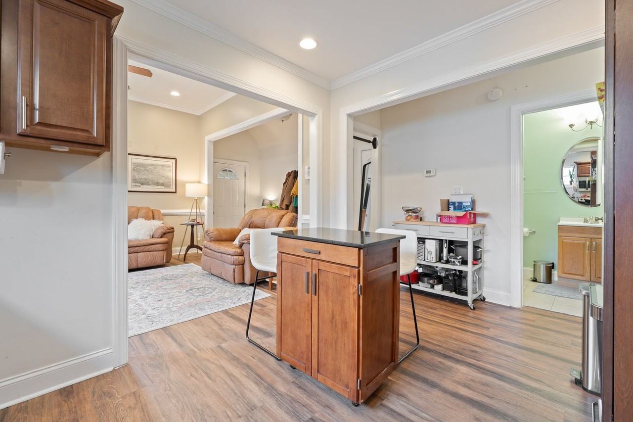 407 East Lenoir Street - Photo 6 of 16