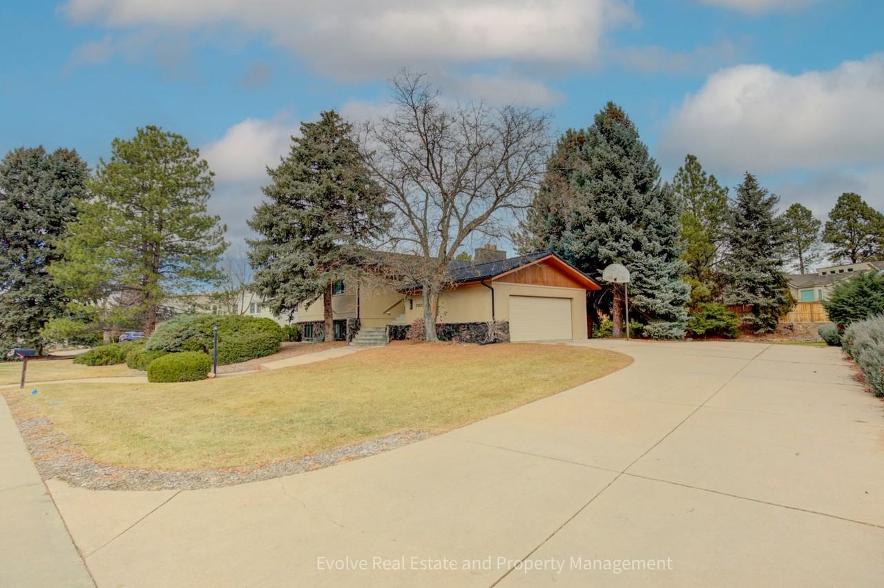 5505 South Emporia Circle - Photo 2 of 31