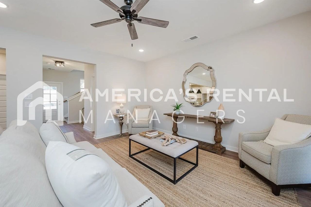 1003 Grand River Boulevard - Photo 7 of 42