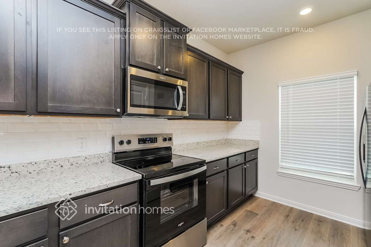 10025 Pilot Place - Photo 7 of 18