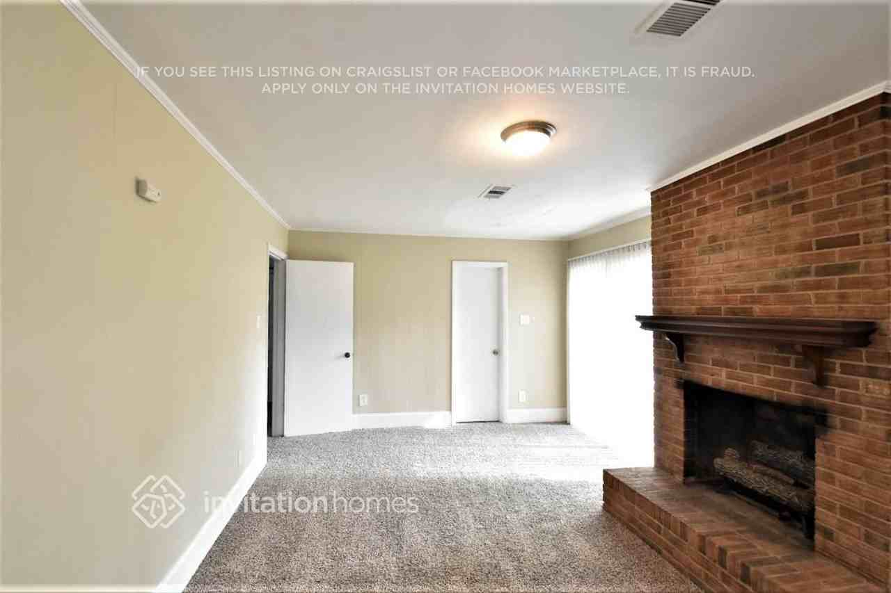 1447 Mcilroy Road - Photo 4 of 12