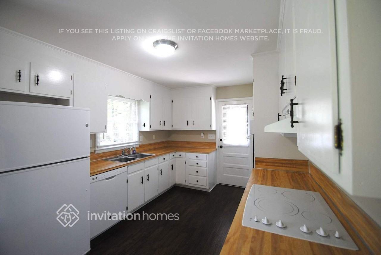 1447 Mcilroy Road - Photo 6 of 12