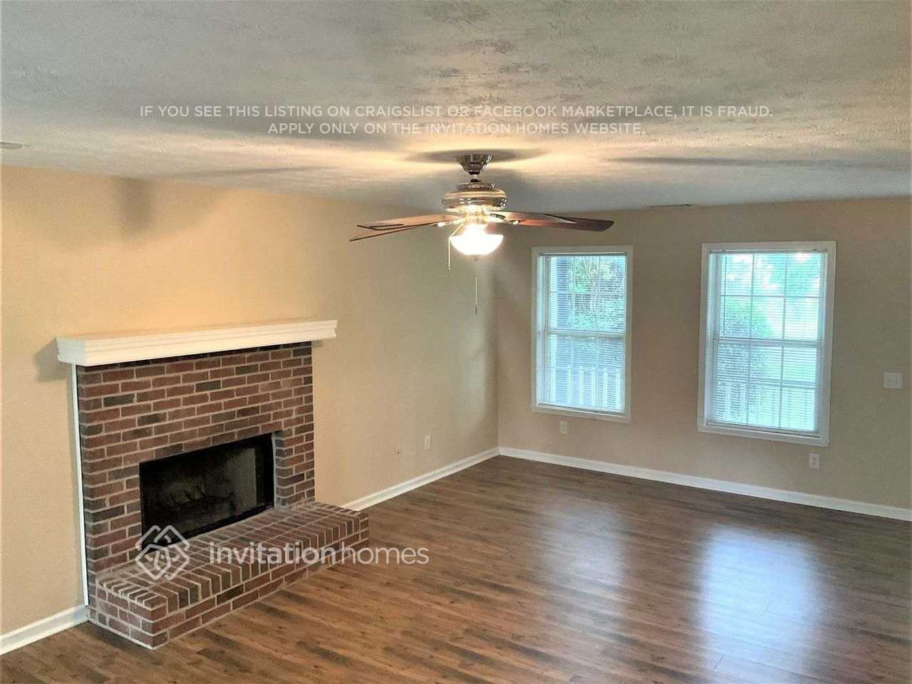 3878 Summer Leigh Court - Photo 2 of 9