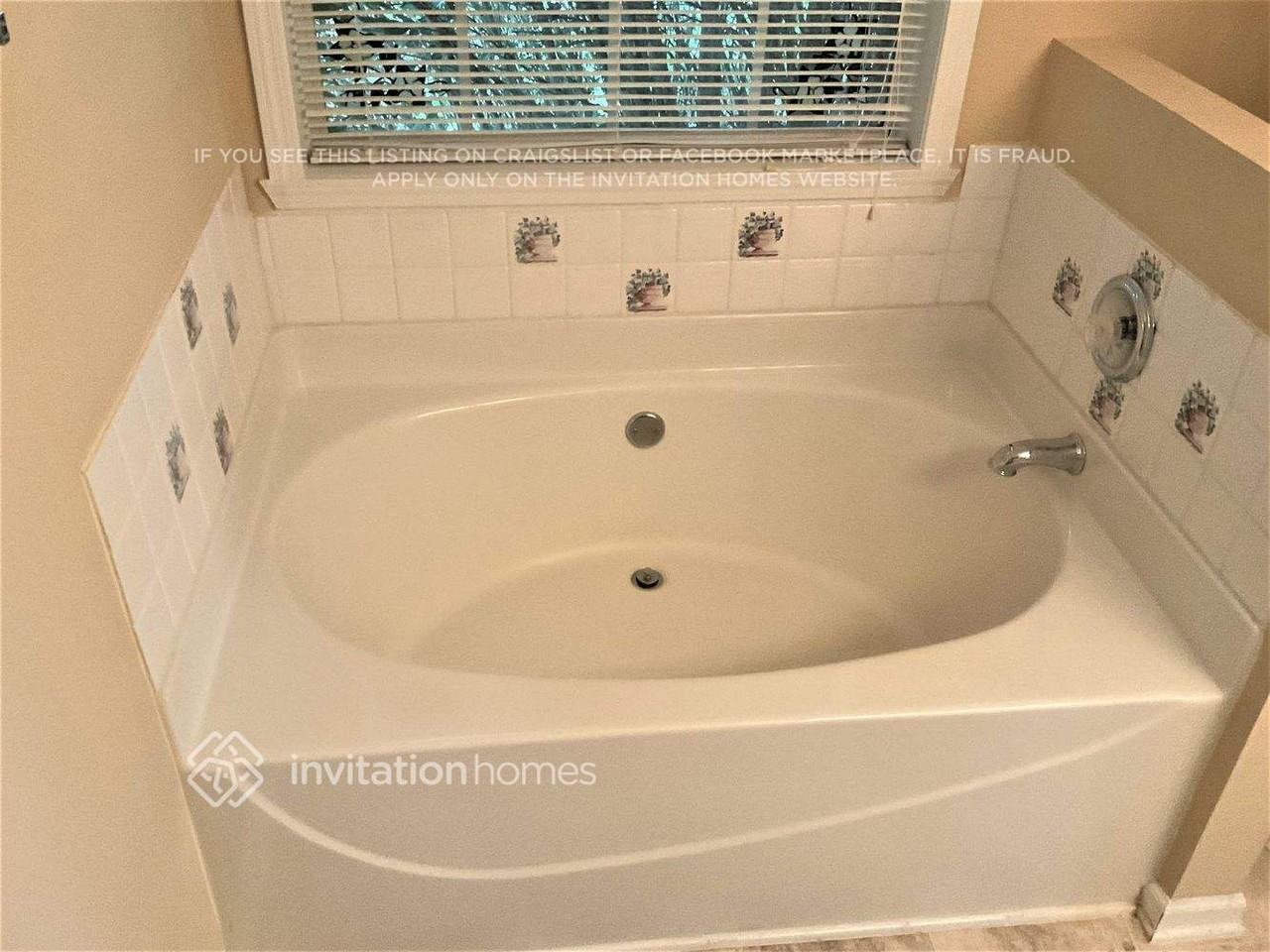 3878 Summer Leigh Court - Photo 7 of 9