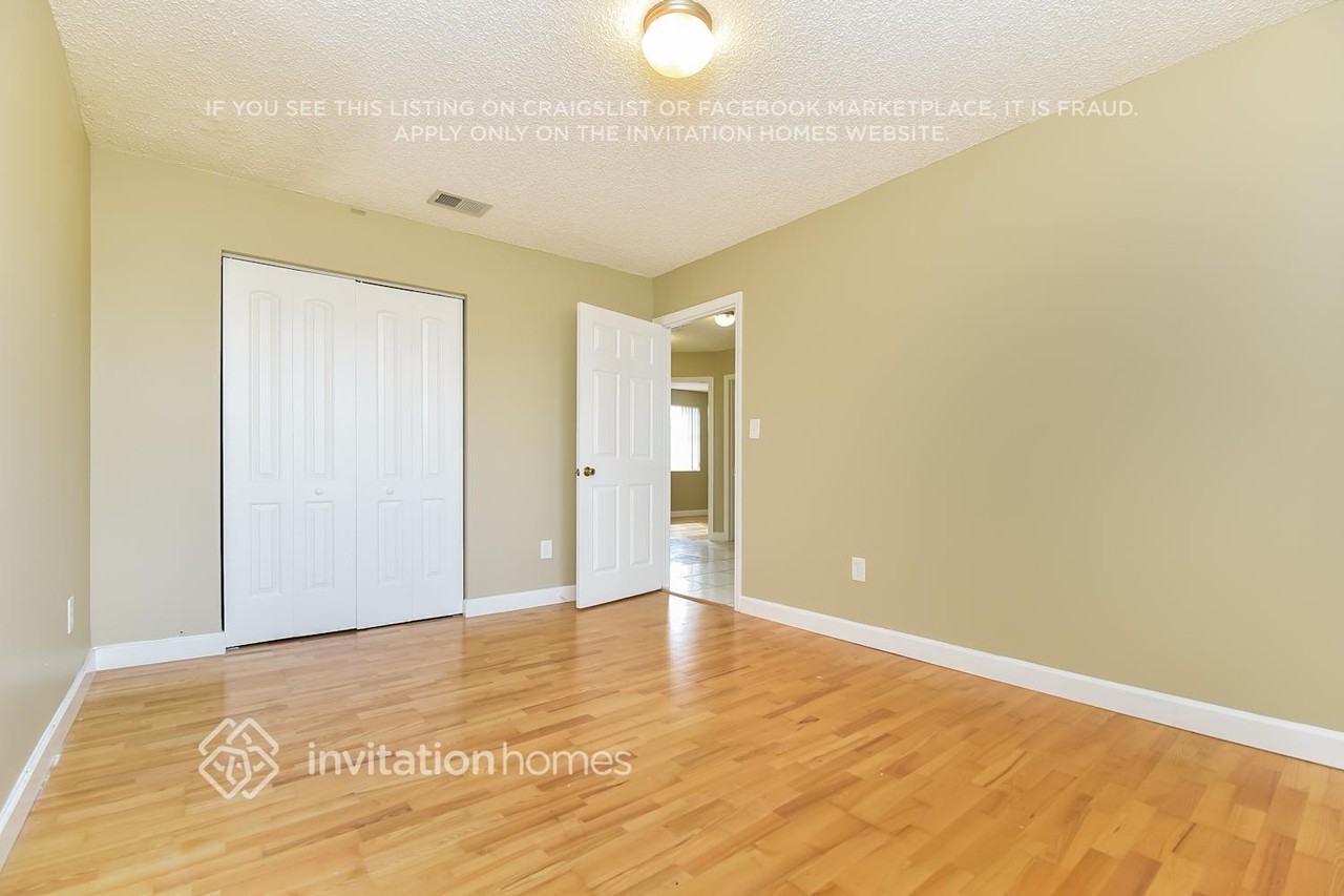 11357 Southwest 161st Place - Photo 7 of 18