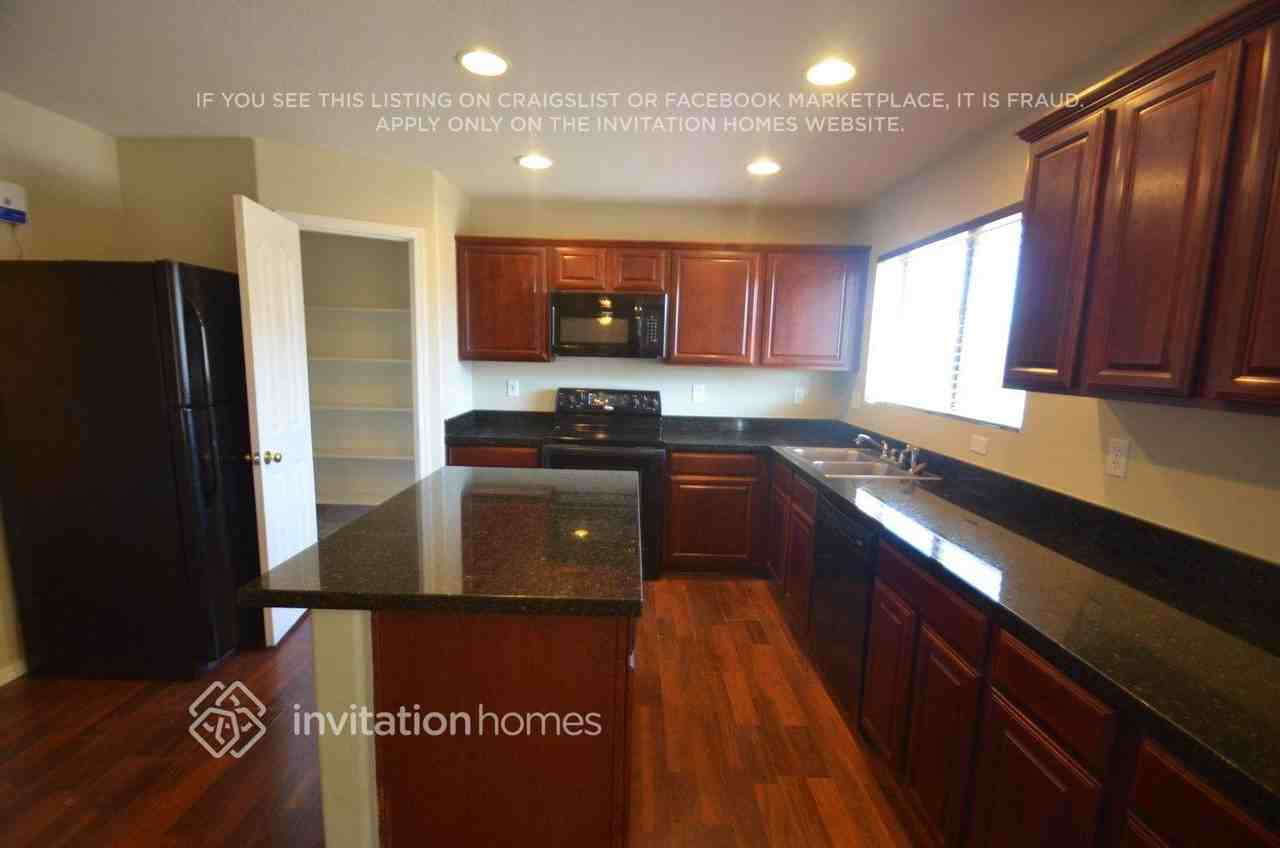 2909 South 95th Lane - Photo 4 of 11