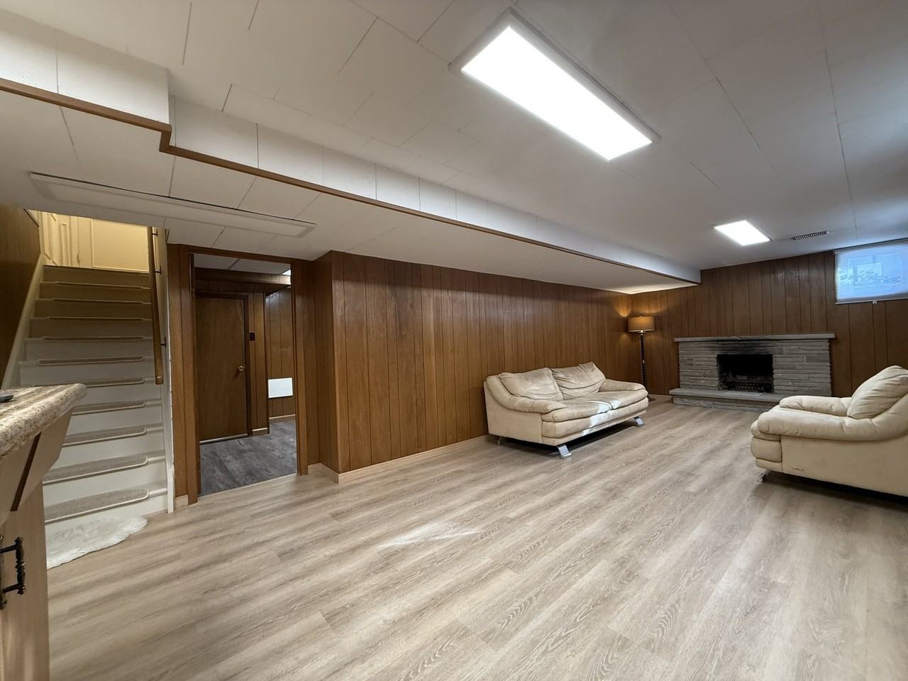 223 Old Yonge Street - Photo 2 of 8