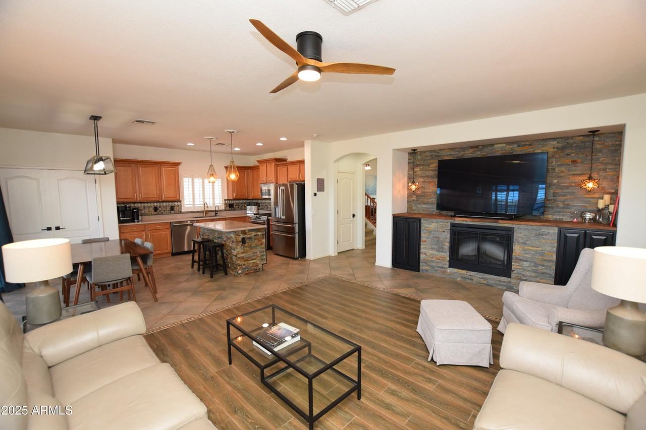 44236 West Adobe Circle - Photo 7 of 45