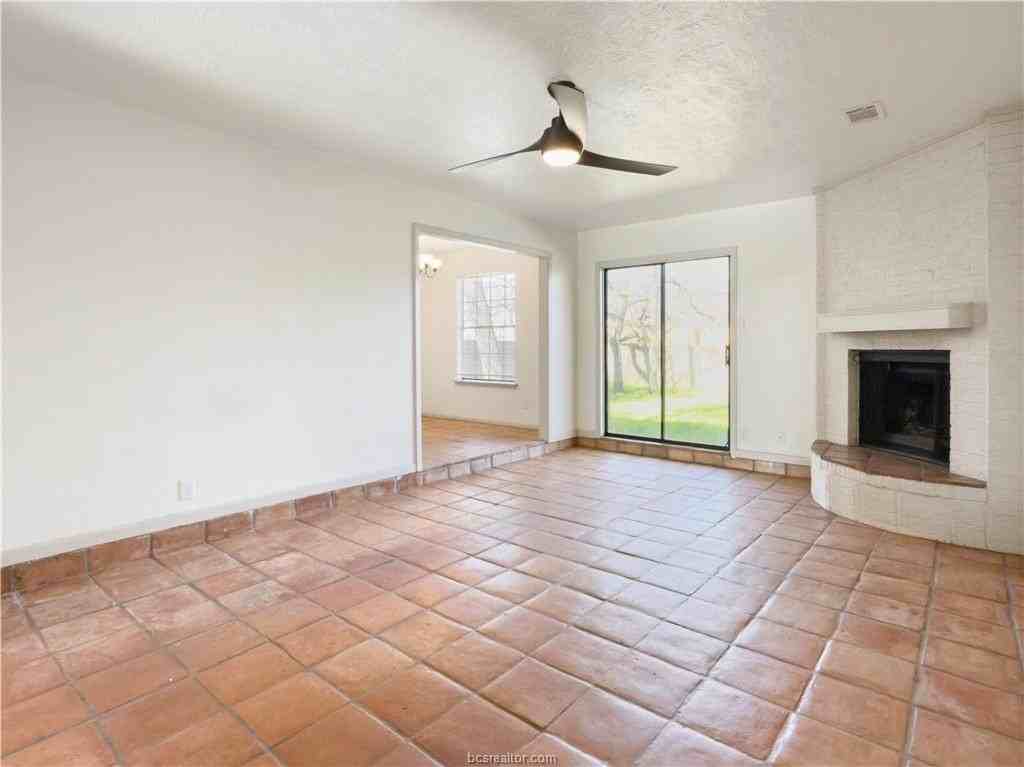 3003 Highwood Lane - Photo 3 of 21