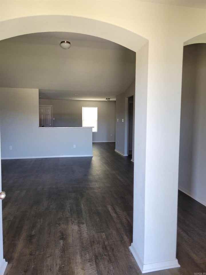 27 Saunder Drive - Photo 2 of 14