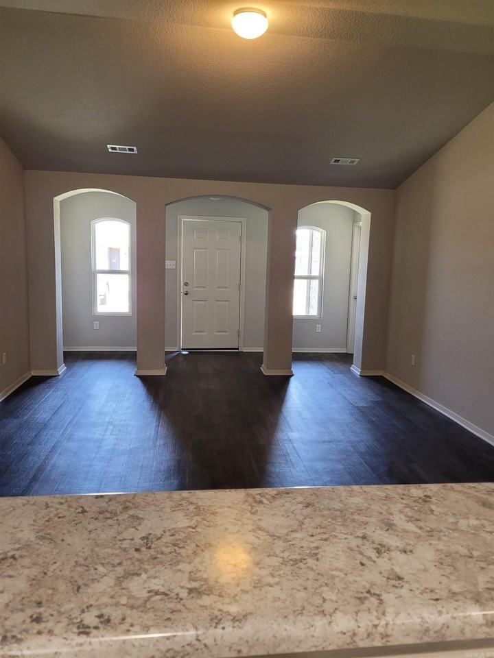 27 Saunder Drive - Photo 3 of 14