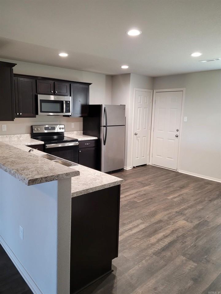 27 Saunder Drive - Photo 4 of 14