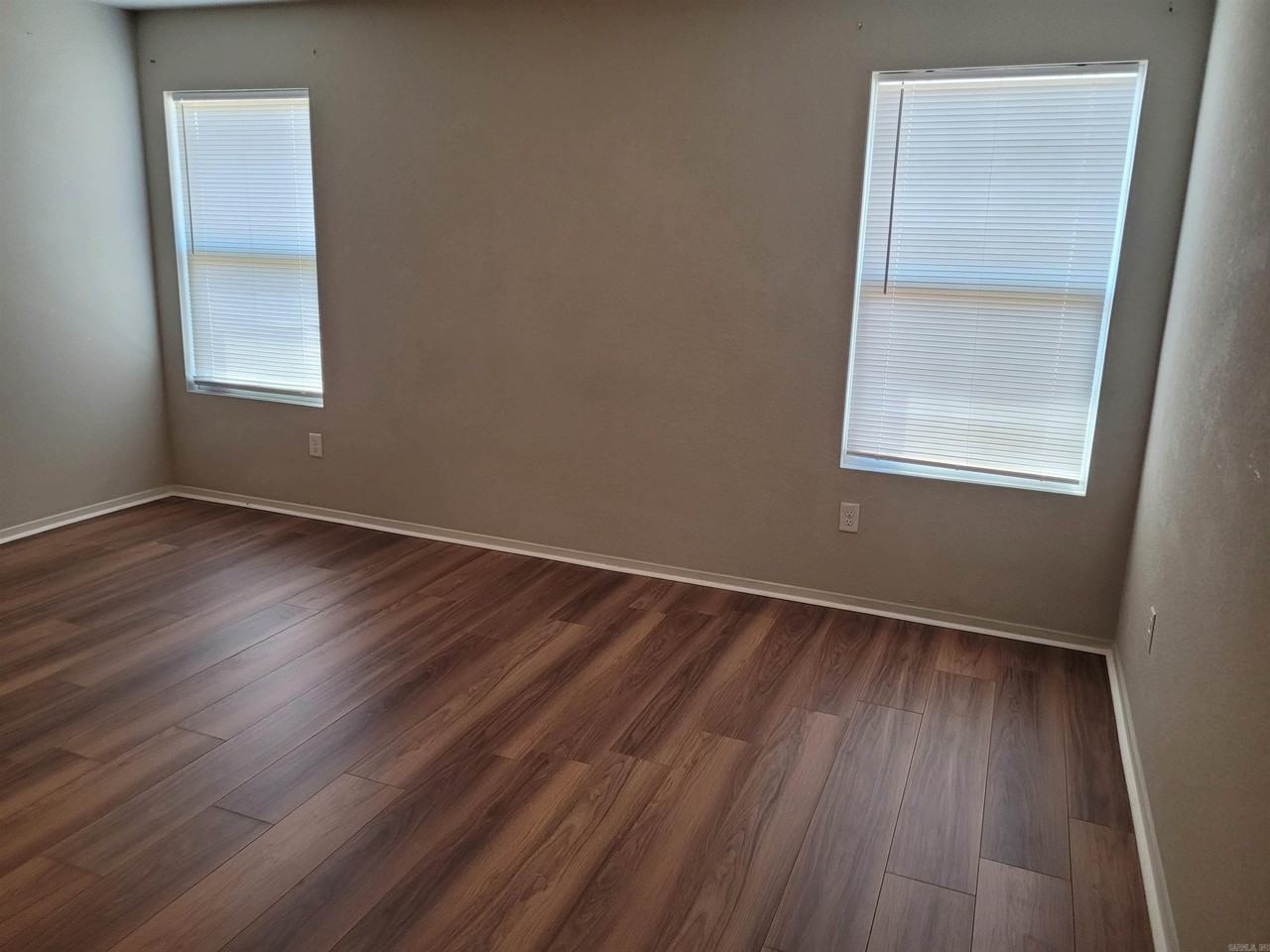 27 Saunder Drive - Photo 6 of 14