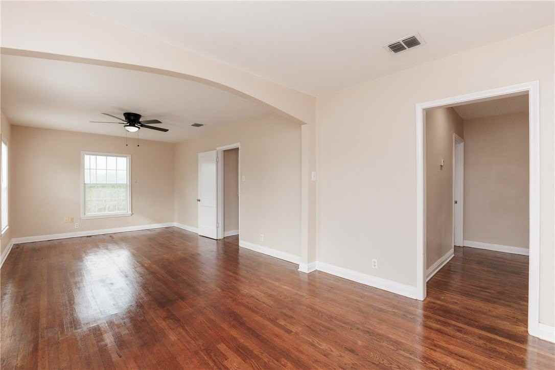 465 S TX Street - Photo 3 of 28