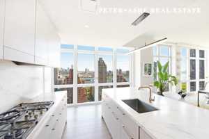 featured image of 305 East 51st Street