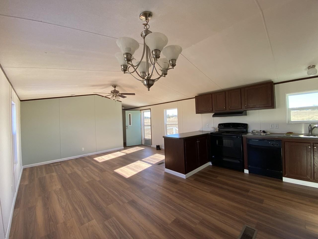 533 Frost Road East - Photo 4 of 16