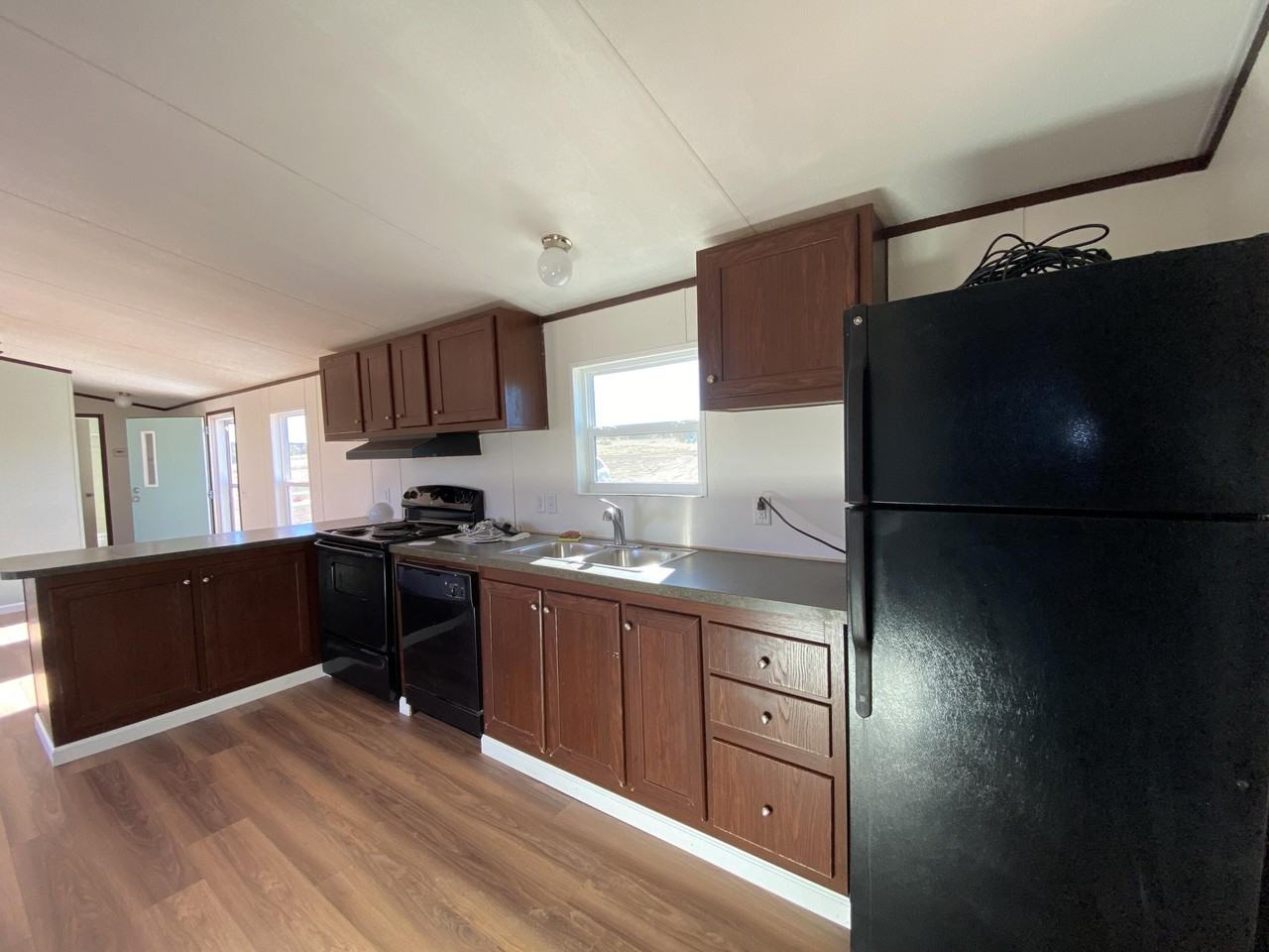 533 Frost Road East - Photo 7 of 16