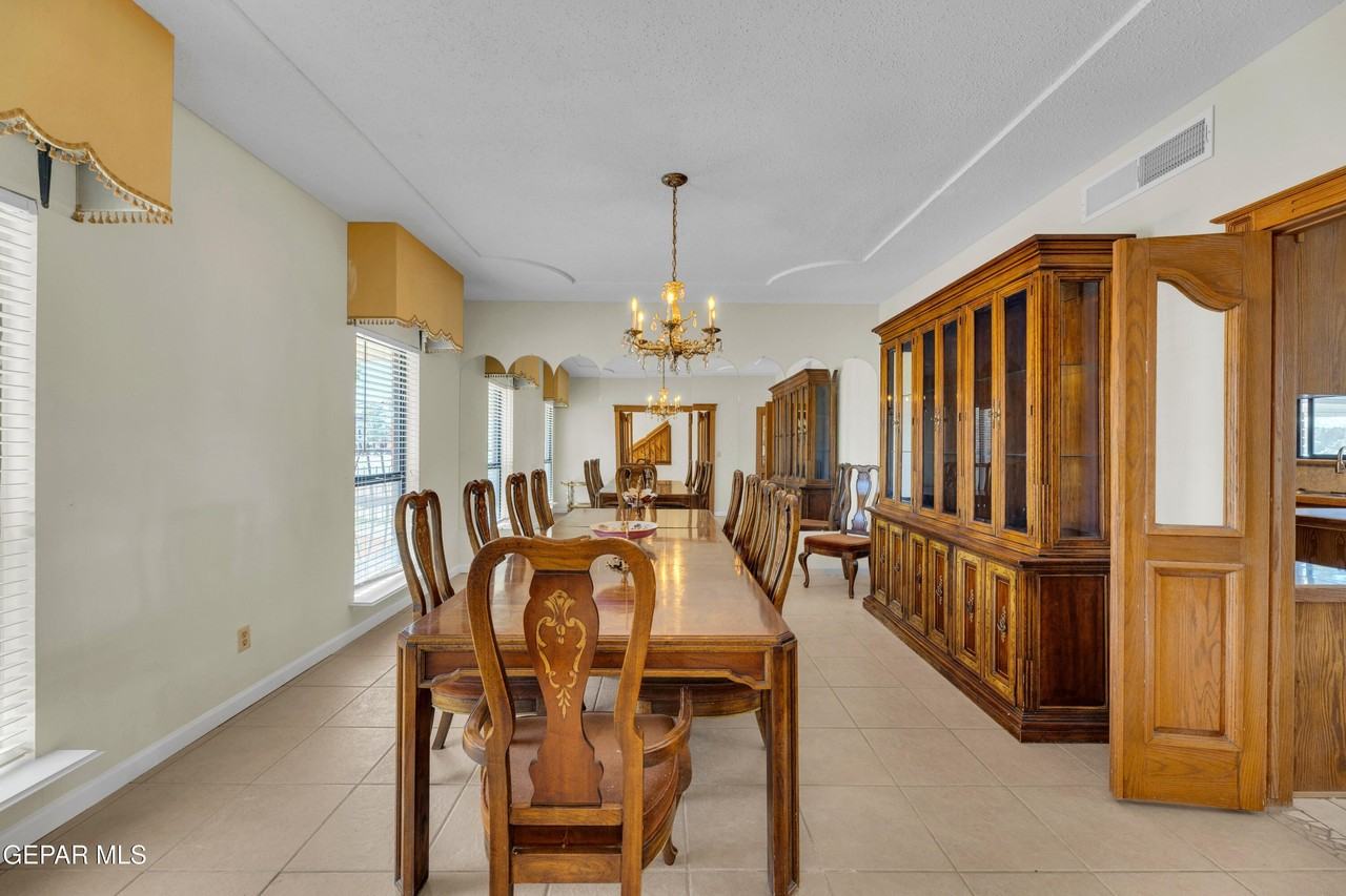 2153 Trawood Dr - Photo 7 of 50