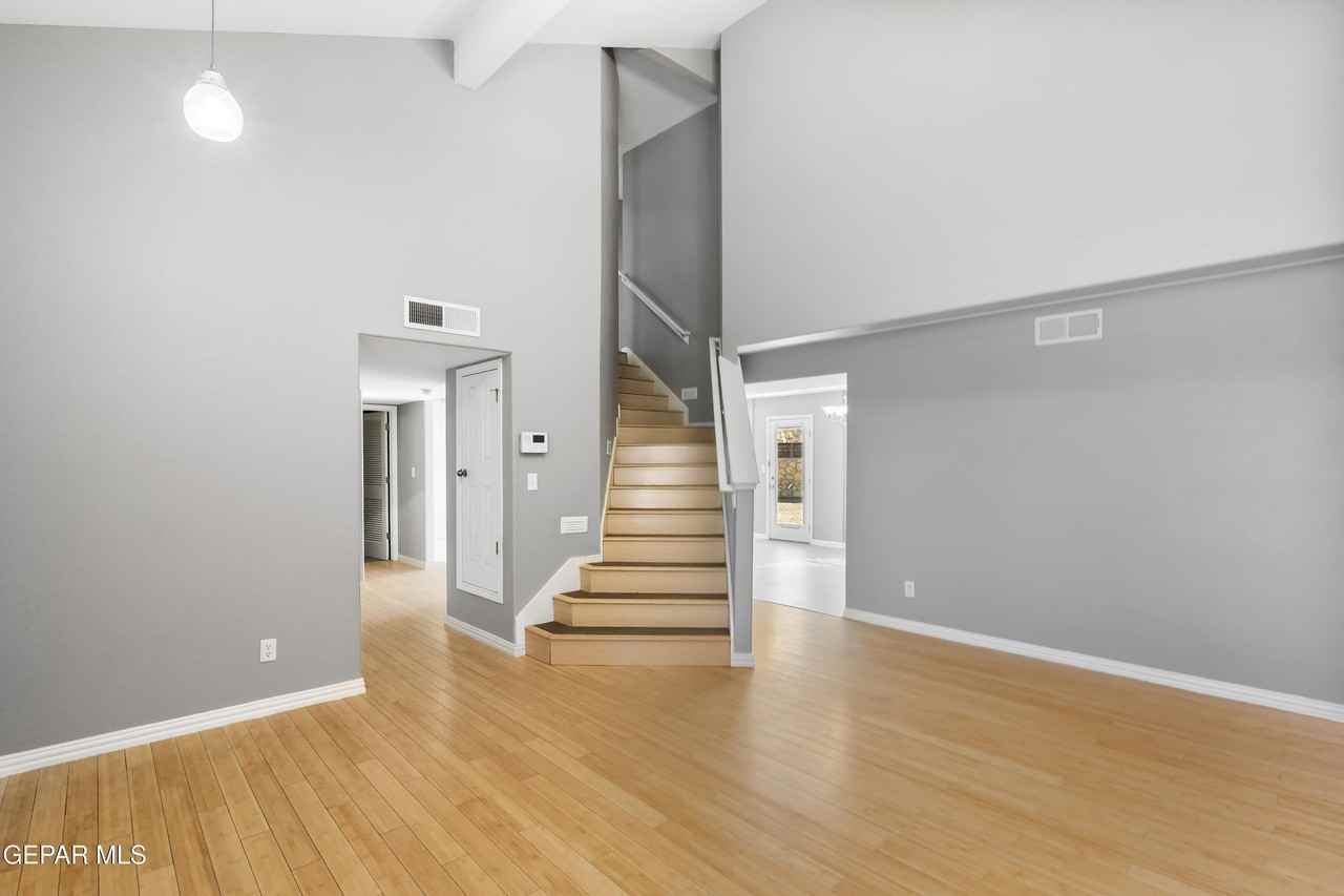 1450 Senda Del Sol Lane - Photo 6 of 34