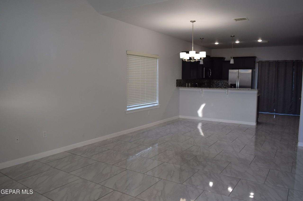 1103 Nickel Hill Avenue - Photo 2 of 34