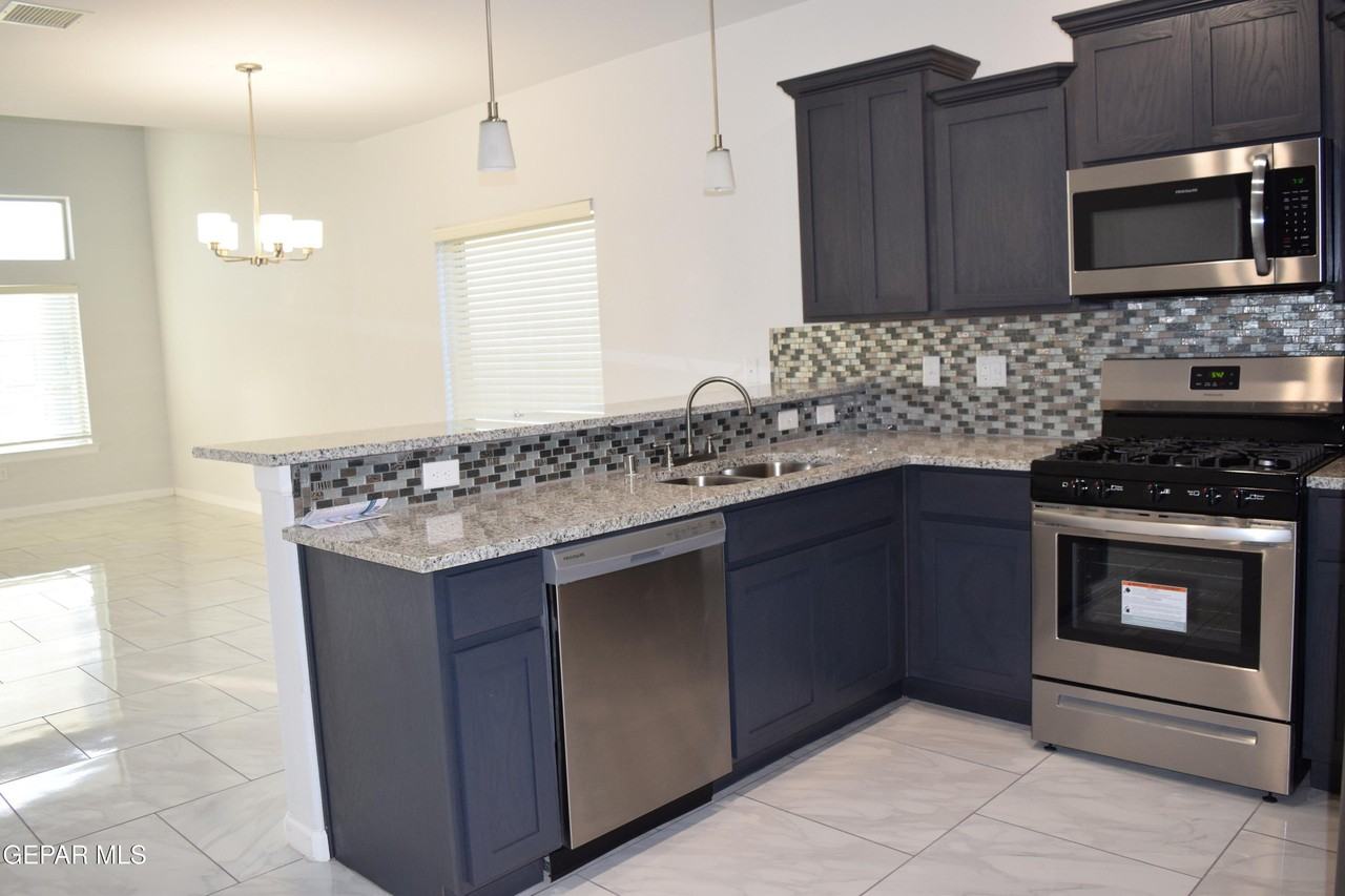 1103 Nickel Hill Avenue - Photo 6 of 34