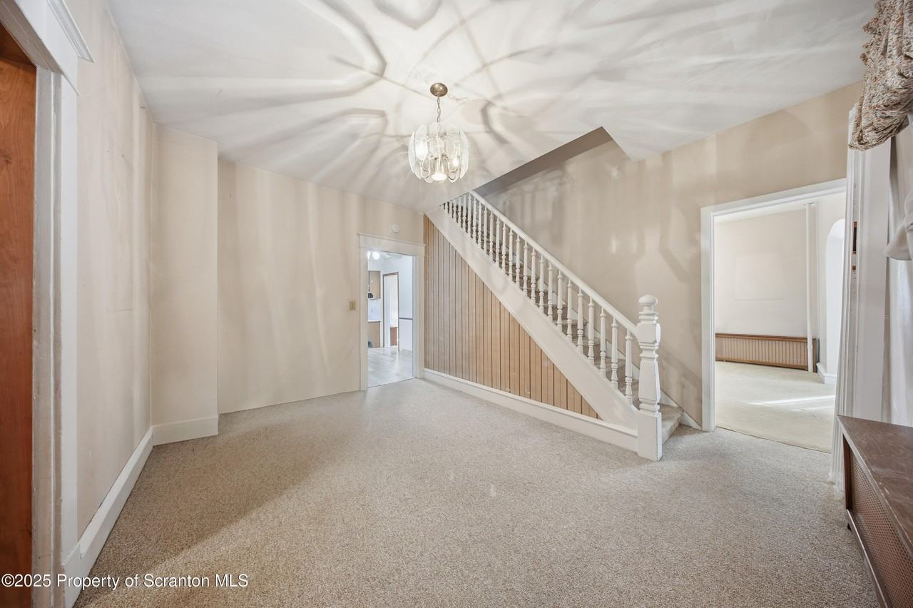 612 Philo St - Photo 3 of 22