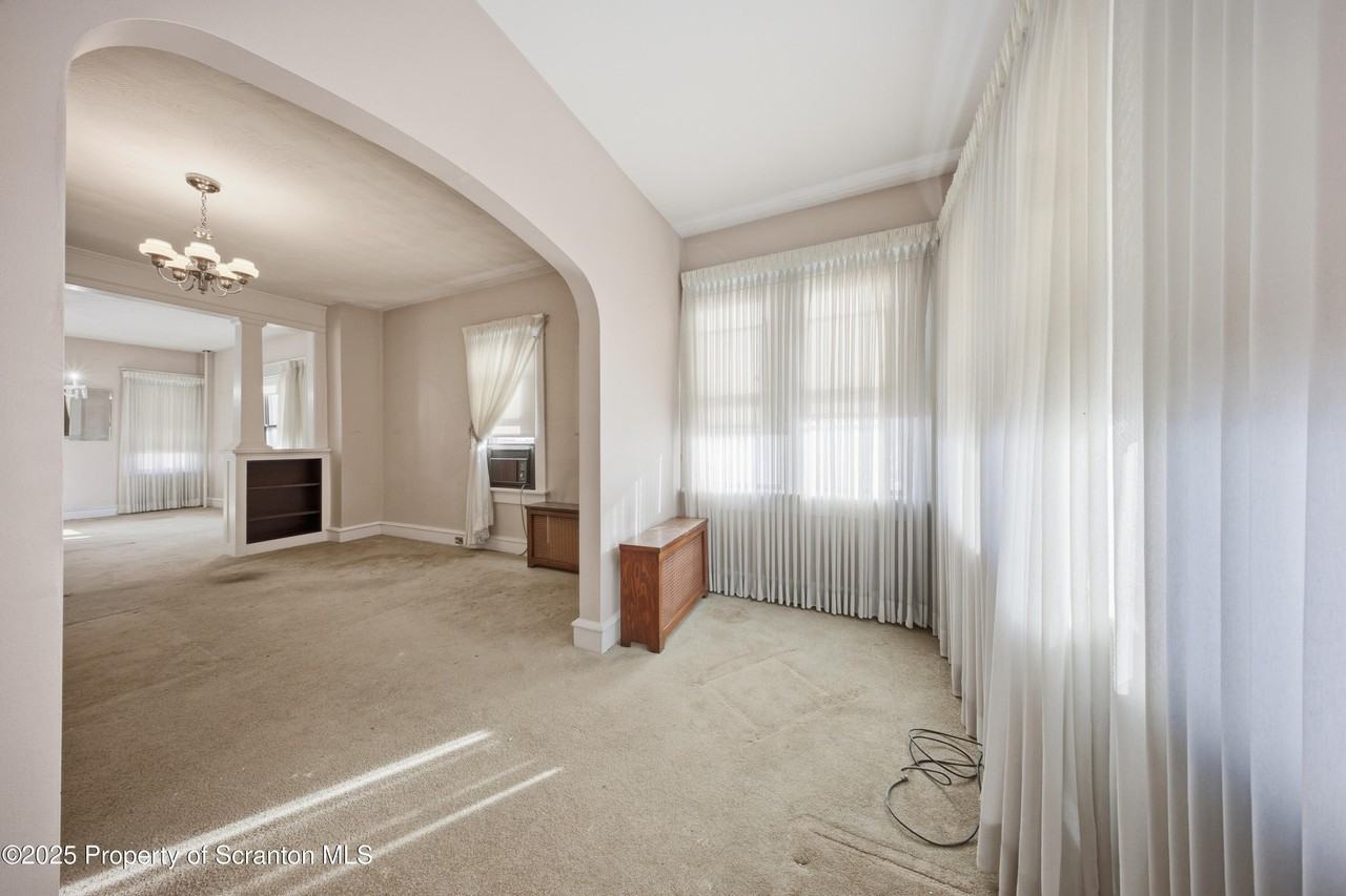 612 Philo St - Photo 4 of 22