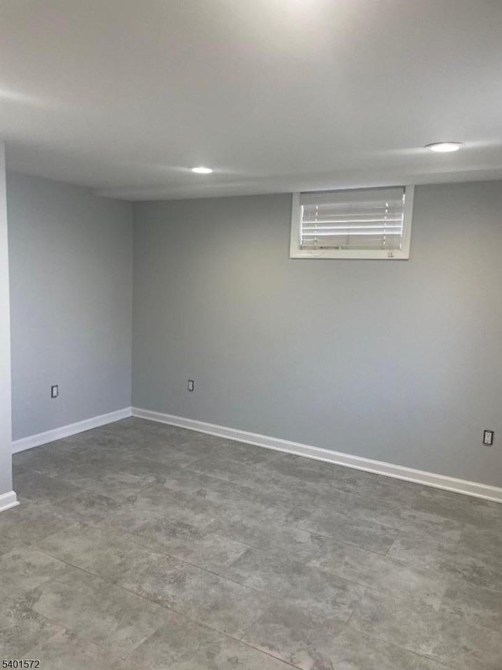 666 Mount Hope Avenue - Photo 3 of 4