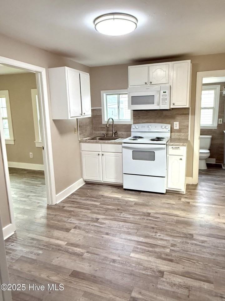 728 West Street - Photo 2 of 11