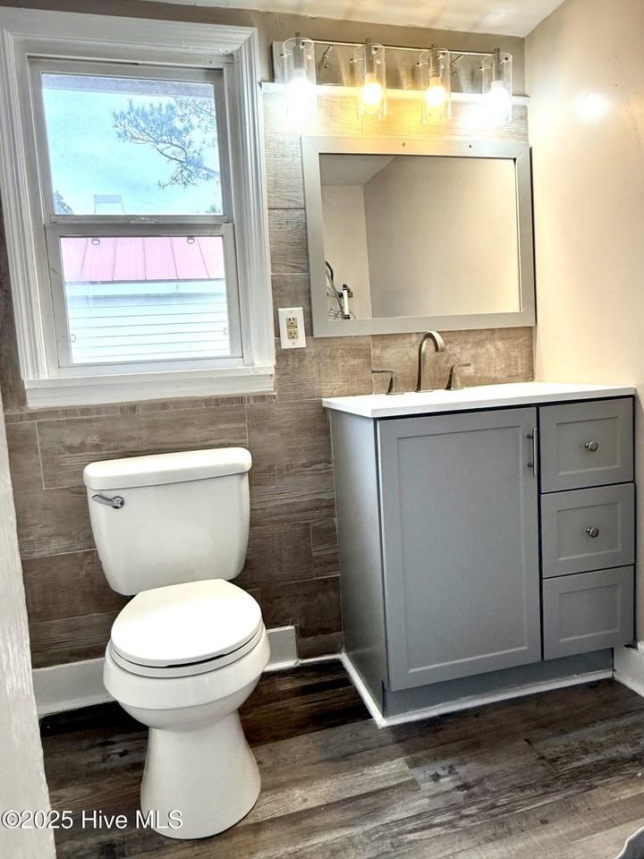 728 West Street - Photo 4 of 11