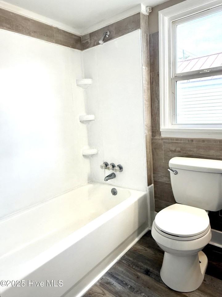 728 West Street - Photo 5 of 11