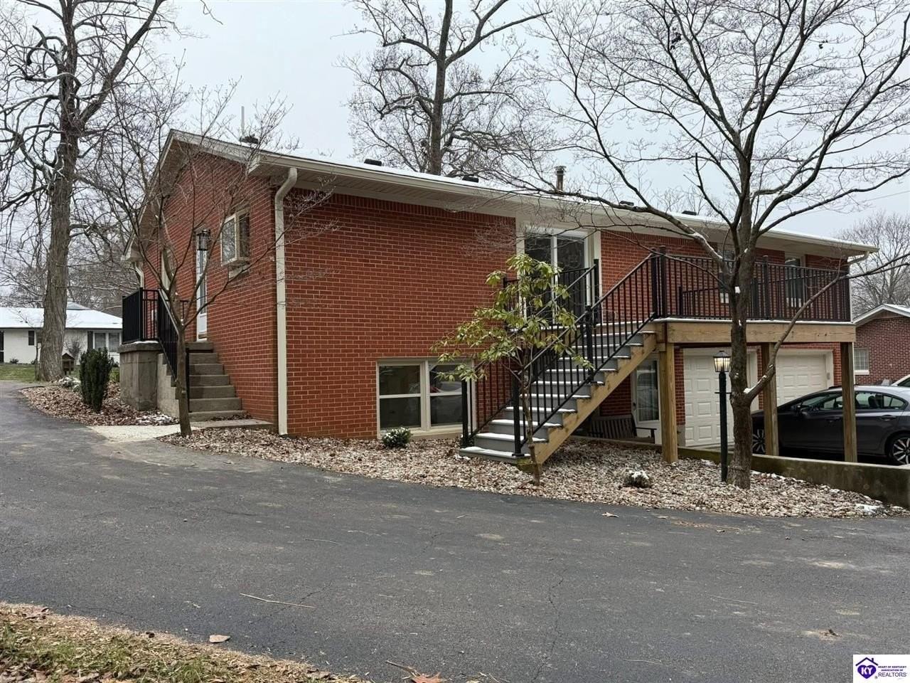 913 Dogwood Circle - Photo 2 of 29