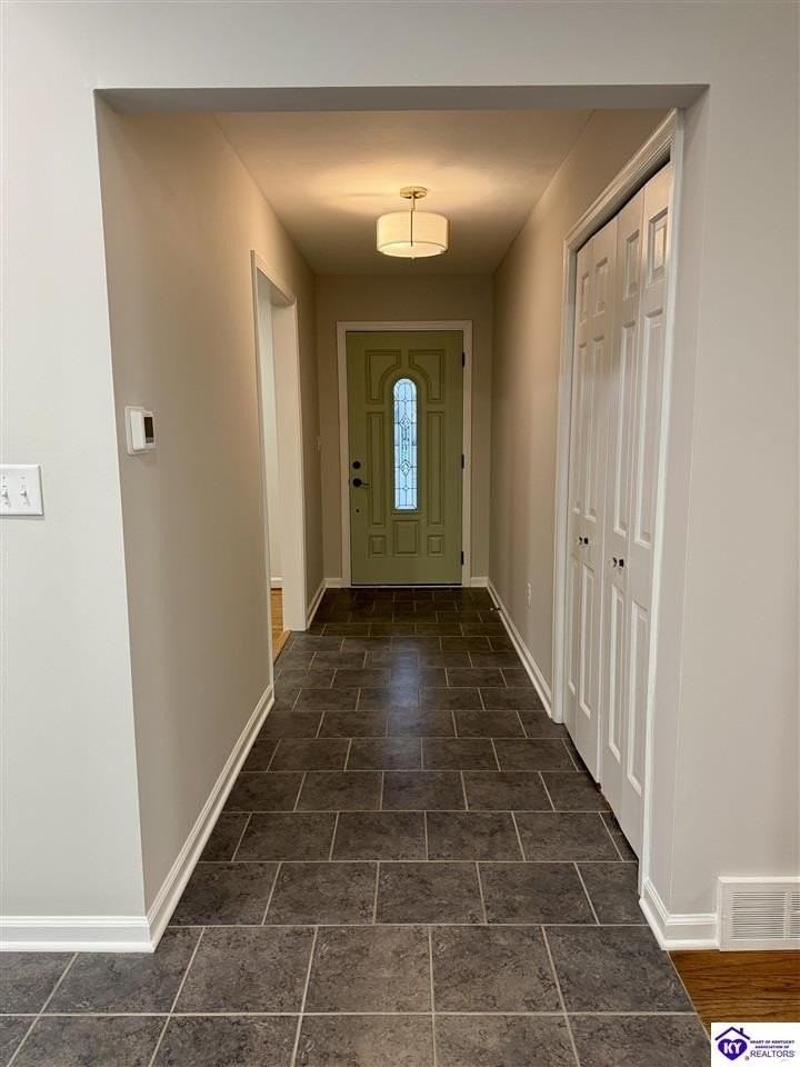 913 Dogwood Circle - Photo 5 of 29