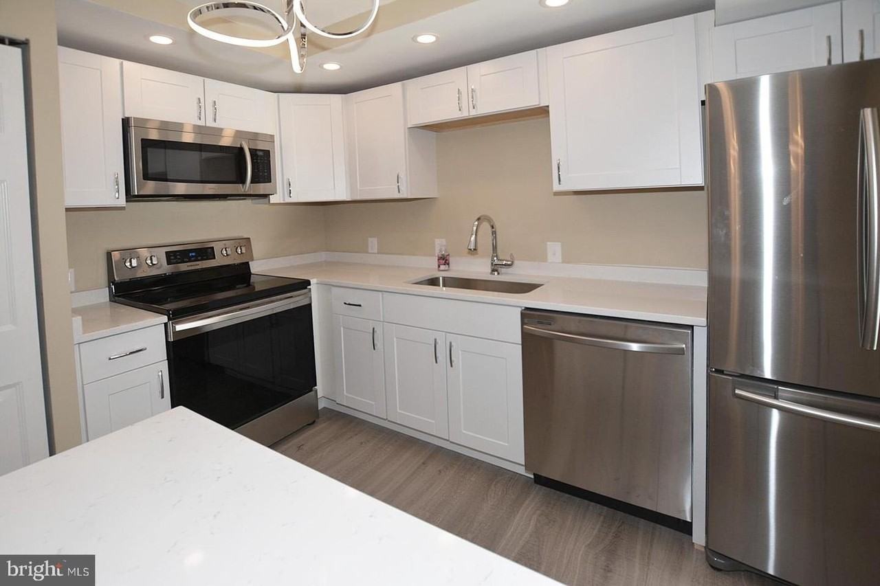 7621 Provincial Drive - Photo 5 of 21