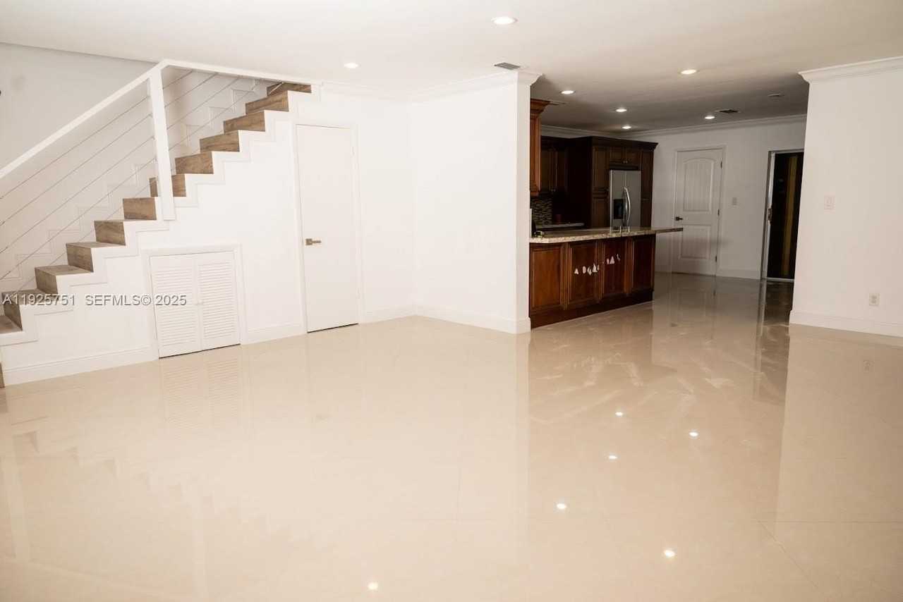 13761 Sw 84th St #F - Photo 6 of 37