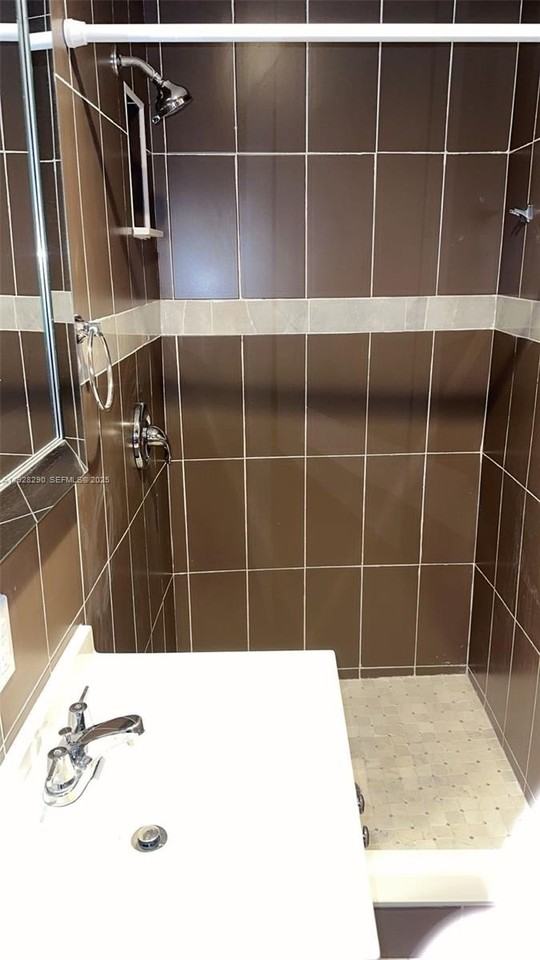 2140 North 62nd Avenue #0 - Photo 7 of 8