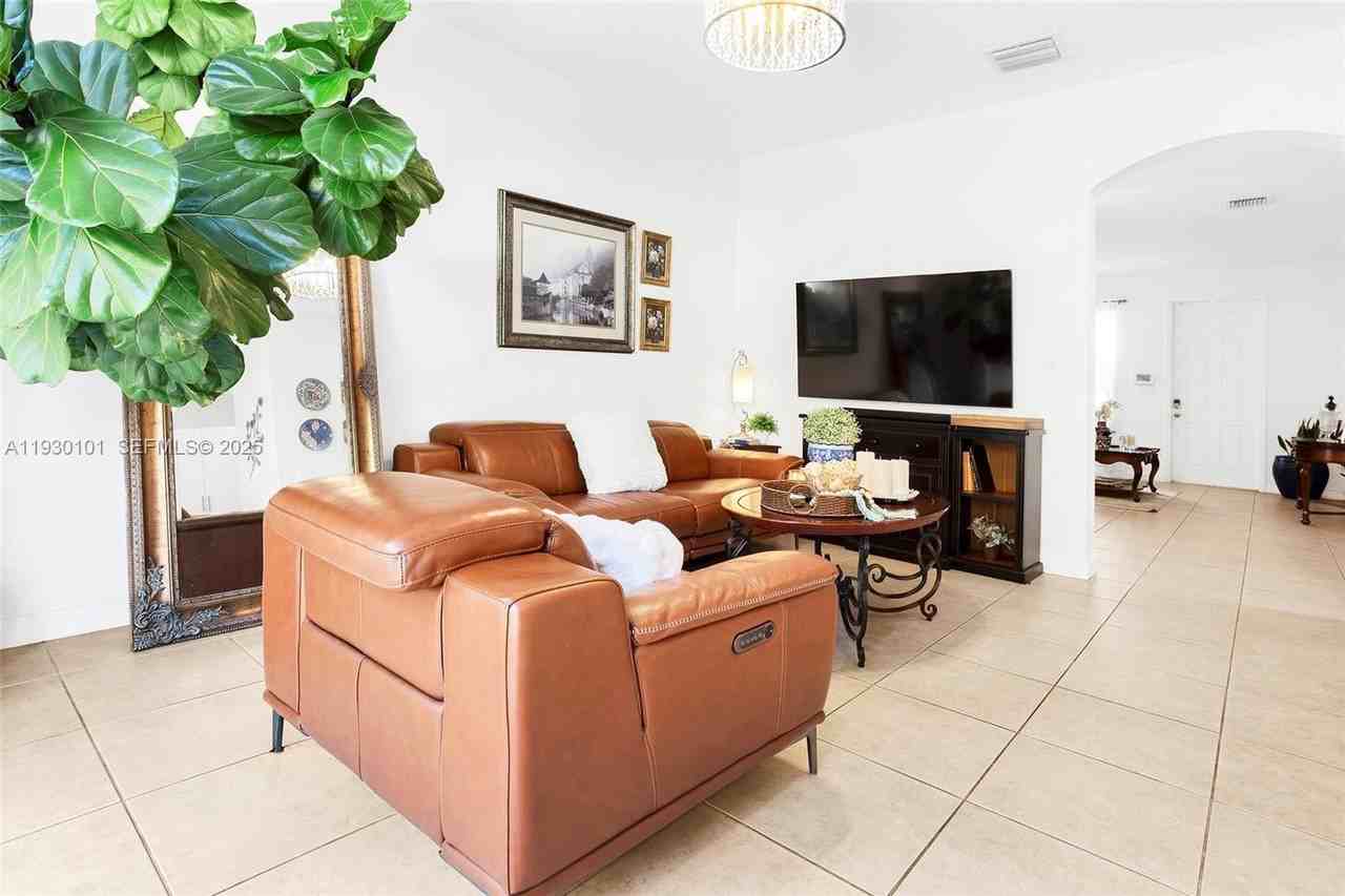 13285 Southwest 128th Passage #13285 - Photo 7 of 32