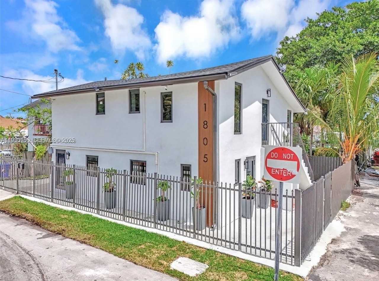 1805 Southwest 4th Street #1 - Photo 4 of 6