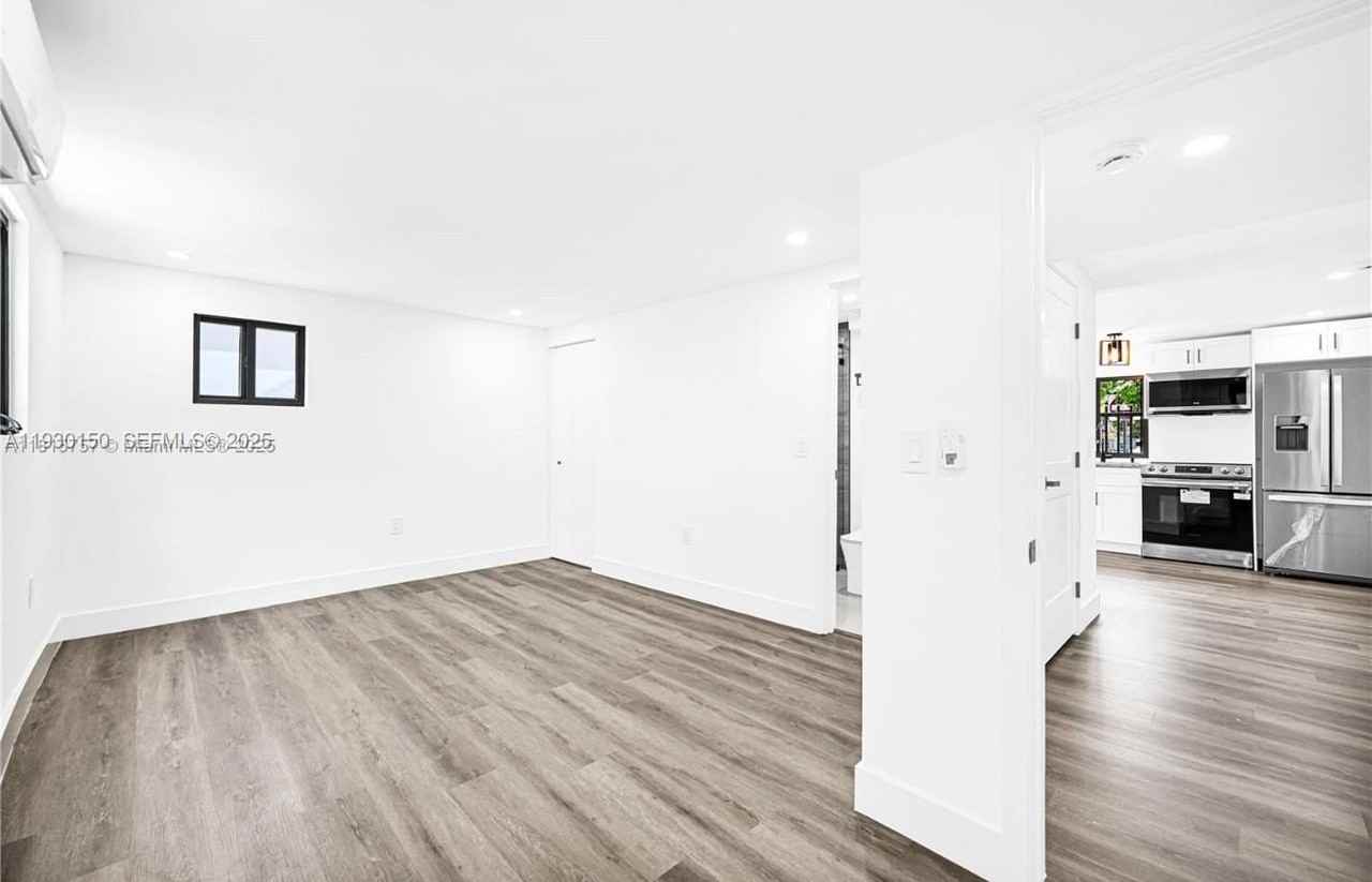 1805 Southwest 4th Street #1 - Photo 5 of 6