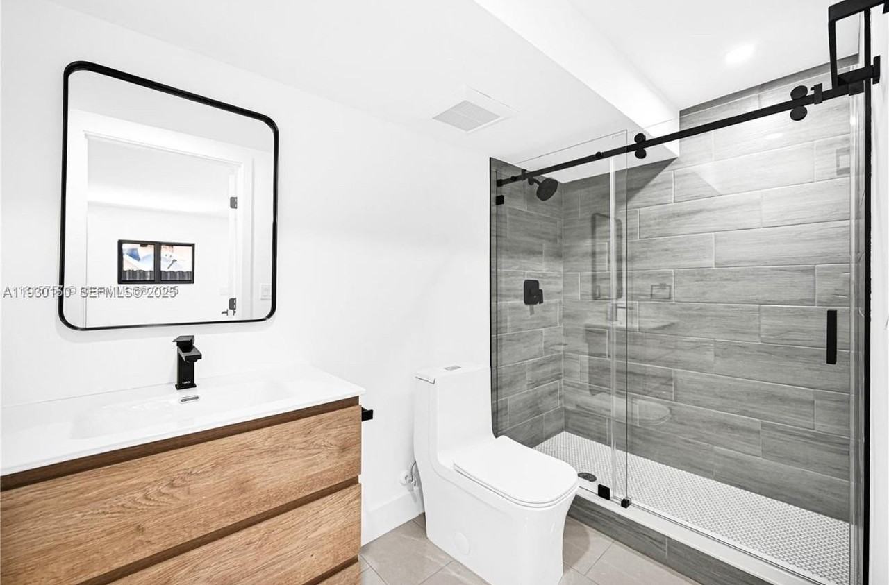 1805 Southwest 4th Street #1 - Photo 6 of 6